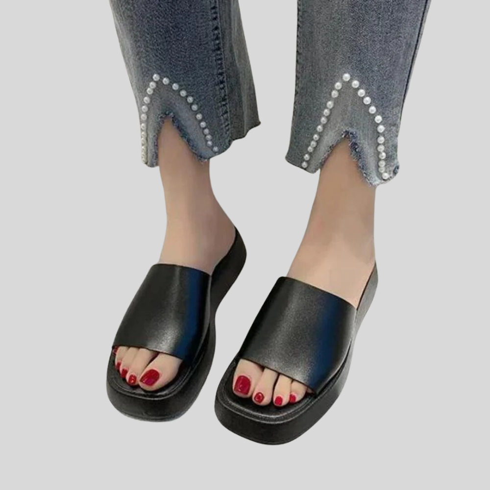 Teagan - Minimalist slide sandals with wide strap